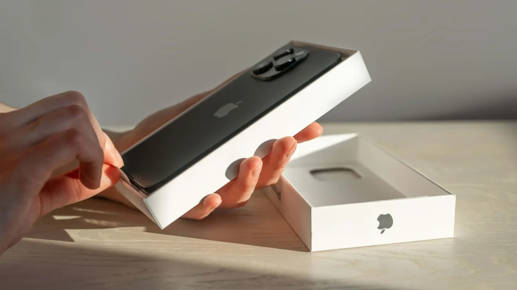 Brand-experience-apple-unboxing